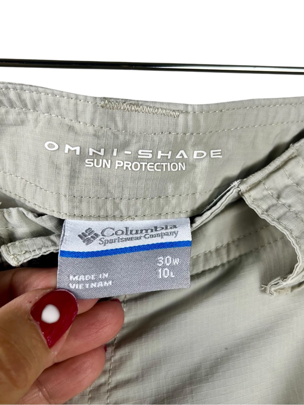 RColumbia Omni- ShadeMen's Cargo Shorts in Light Khaki - size 30 - Picture 5 of 8